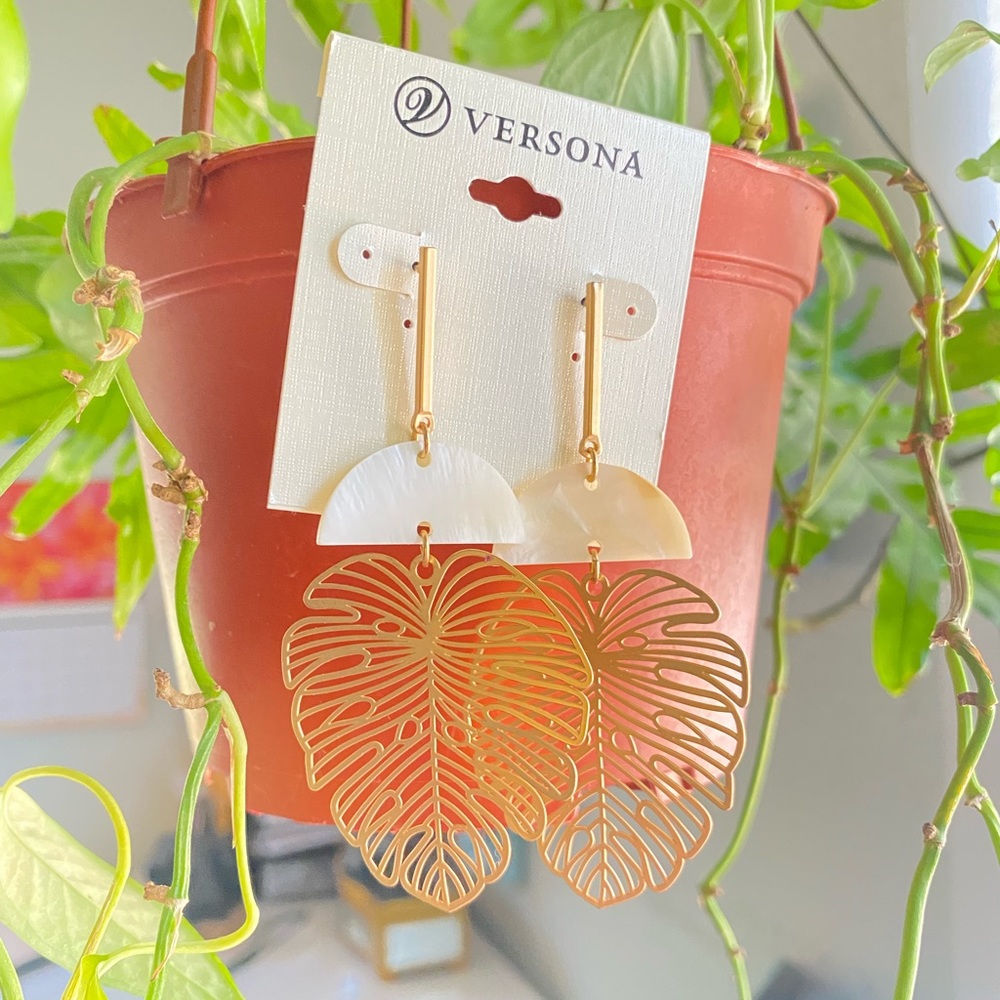 Monstera Dangling Earrings 🍃